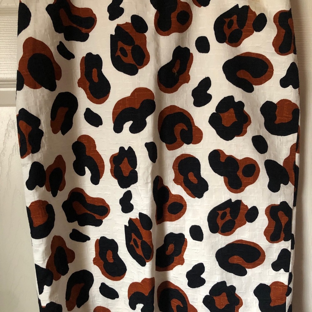 Talbots!! BRAND NEW! Leopard Print Midi Skirt in White, Brown & Black. Size 6